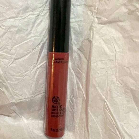 Brand new sealed Body Shop lip colors - Picture 2 of 3